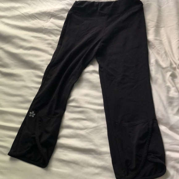 Low waist petal bottom Yoga Pants - Picture 3 of 4